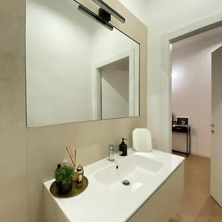Urban Flat - Visconti 10/2 Apartment